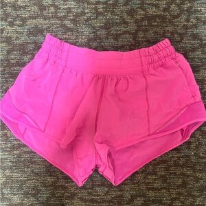 Lululemon Hotty Hot LR Short 2.5" Lined Size 4 💖 Dark Prism Pink DKPP 50473